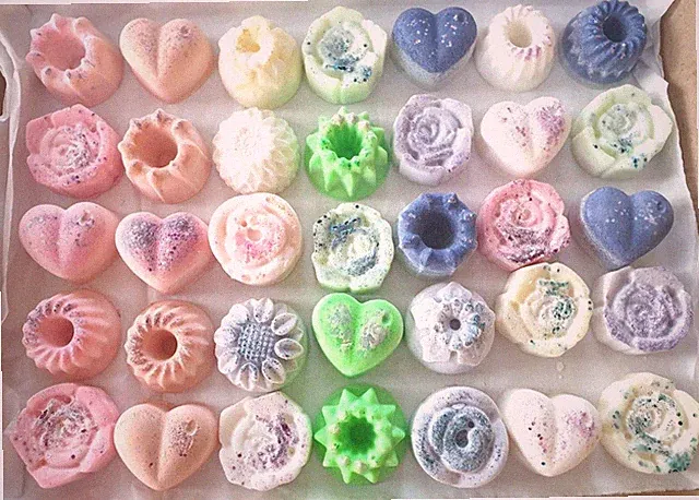 24 Wax Melts in Geschenkbox, stark duftende Melts, 100+ Düfte, vegan 140-160g
