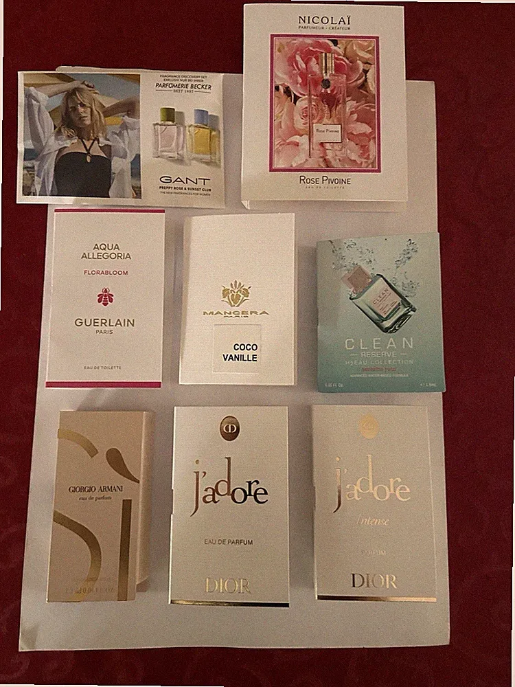 9 verschiedene Parfumproben für Damen