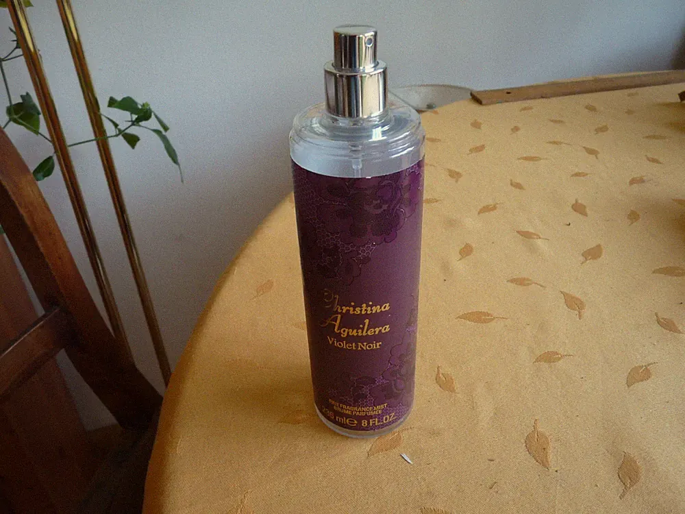 ANGEBBROCHEN noch ca 120 ml Christina Aguilera Parfüm violet Noir