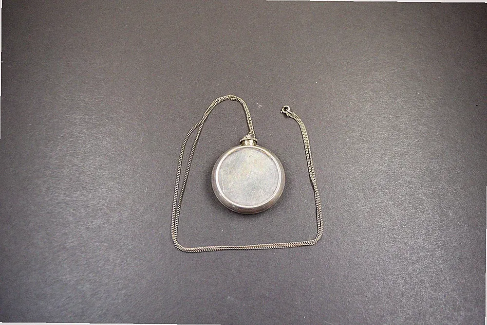 antikes Parfumflakon, Prüfstab, Silber 835 rund mit Kette. Art Deco um 1940