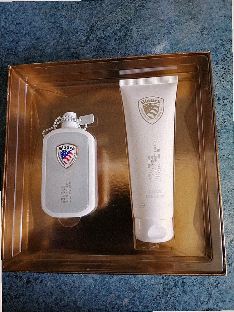 Blauer parfum Damen set 50ml Eau de Toilette und 100ml Perfumed Body Lotion.