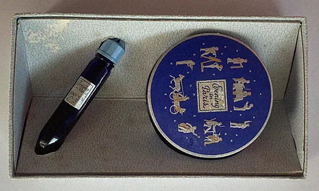 Bourjois Abend in Paris Box mit Flasche und Pulver in der Box