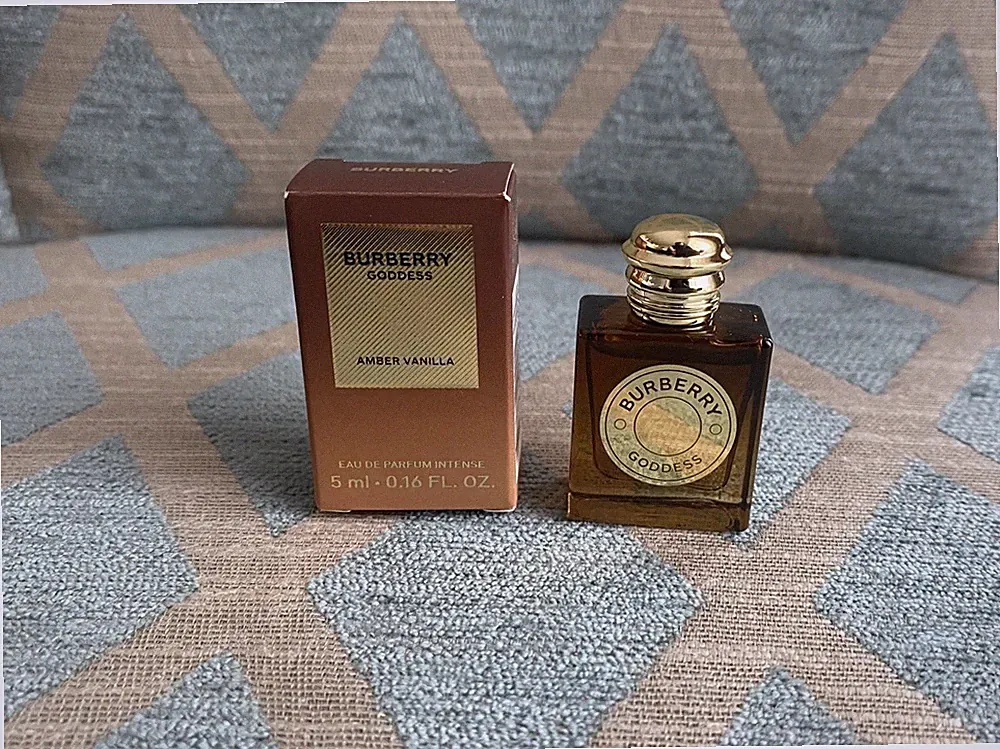 Burberry Goddess Amber Vanilla Eau de Parfum Intense Miniatur Parfüm 5ml Neu