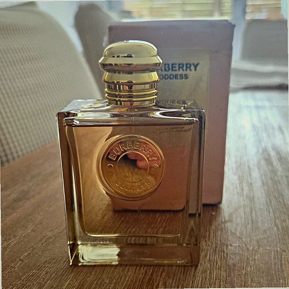 Burberry Goddess Eau de Parfum Parfumflakon mit Originalverpackung/Box