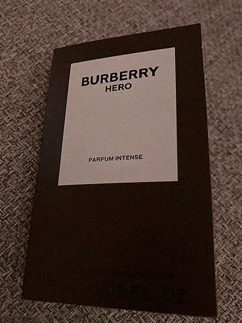 Burberry Hero Parfum Intense 1,5 ml Probe NEU Natural Spray Voparisateur