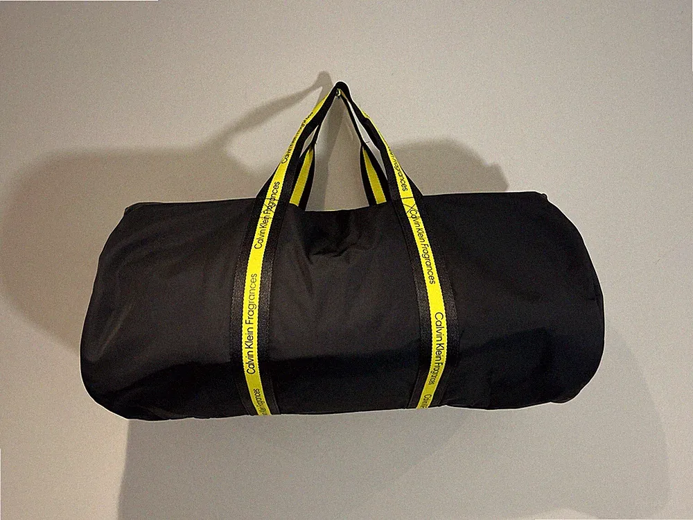 Calvin Klein Fragrance Weekend Hold all Sporttasche schwarz & gelb abnehmbarer Riemen