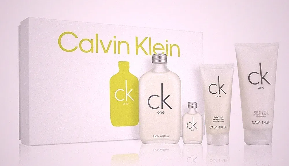 Calvin Klein One Eau de Toilette 200ml + 15ml + Body Lotion 200ml + Shower Gel