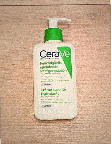 CeraVe Feuchtigkeitsspendende Reinigungslotion 236 ml, NEU