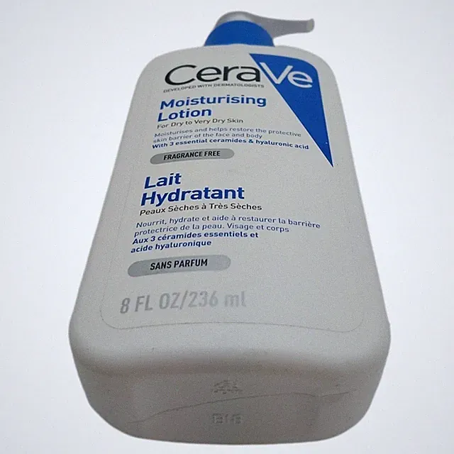 CeraVe Körperlotion mit Pumpspender, Für trockene bis trockene Haut, Feucht