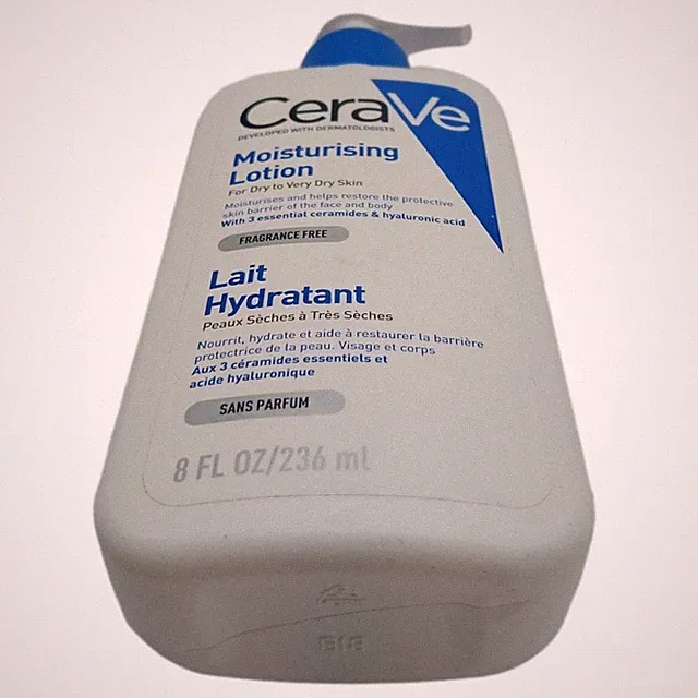 CeraVe Körperlotion mit Pumpspender, Für trockene bis trockene... MB094800