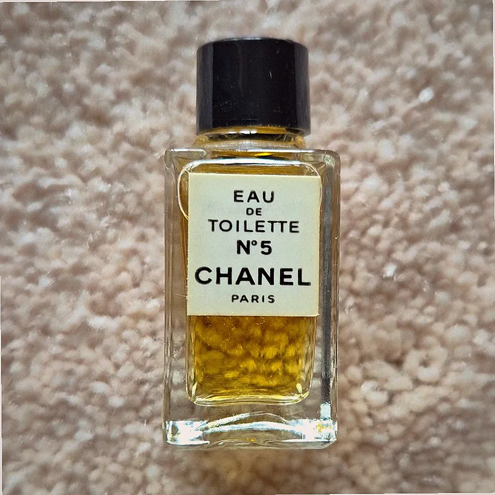 Chanel N°5 Eau de Toilette Parfum-Miniatur Flakon - 4ml - komplett gefüllt