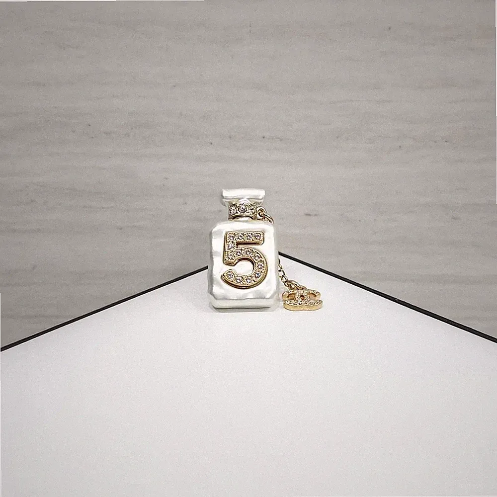 CHANEL Neu CC Logo Nummer 5 Parfum Cubic Brosche AB8478 157985282 [U]