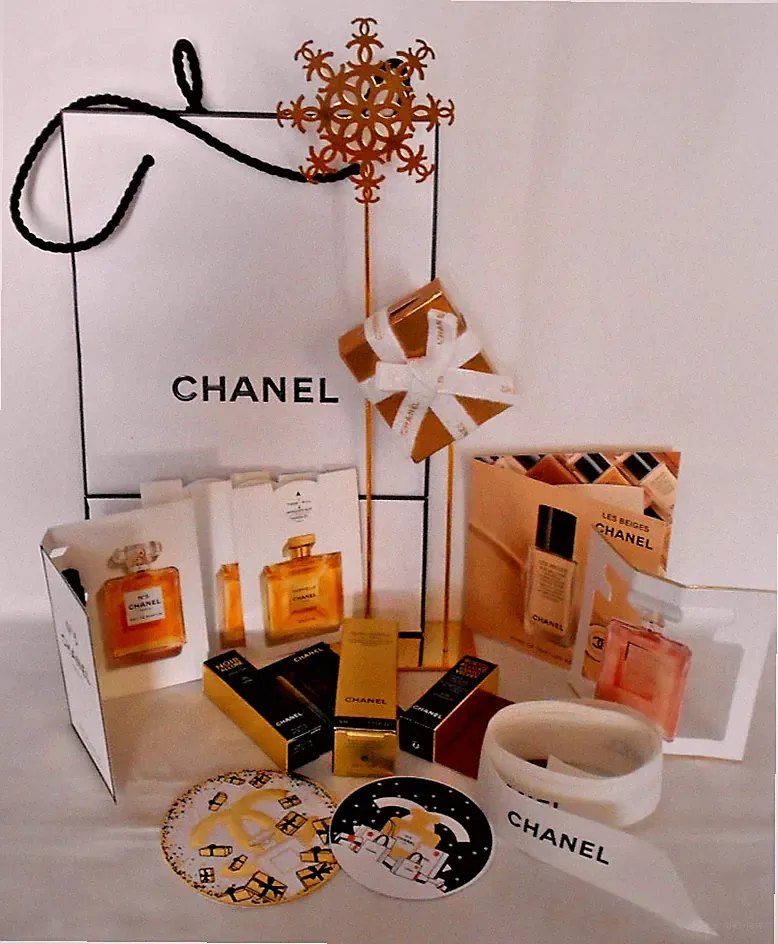 CHANEL SET, Minis: Düfte, Mascara, Lip Colour, la Creme, Aufsteller, u.v.m. NEU!