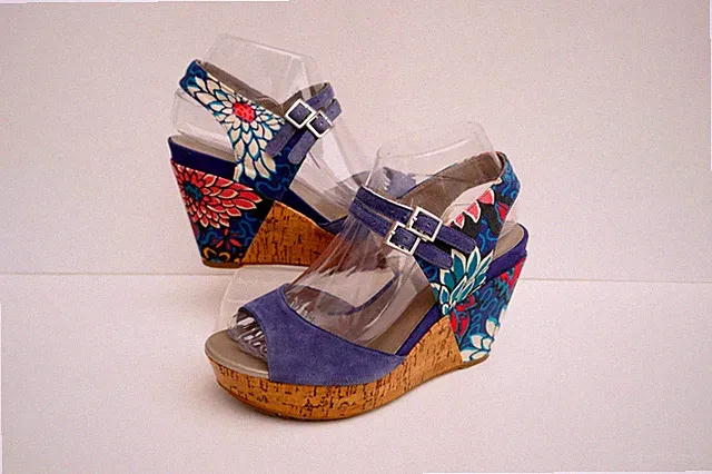 CLARKS SOFTWEAR DUFTFLASCHE BLAU WILDLEDER/LIBERTY PRINT KEILABSATZ SANDALEN UK 4,5 STD