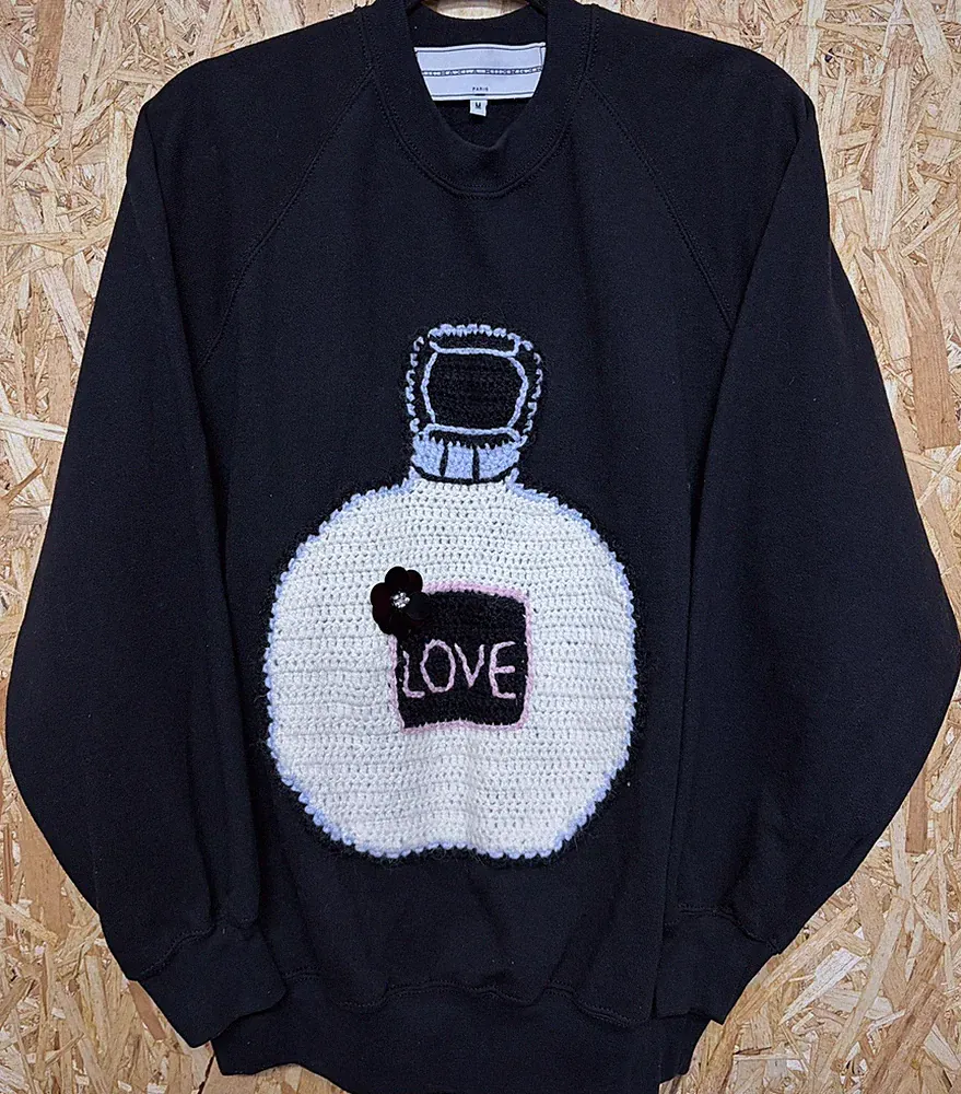 Damen Michaela Buerger "Love" Pullover Pulli. Größe M. Parfum Flakon. makellos