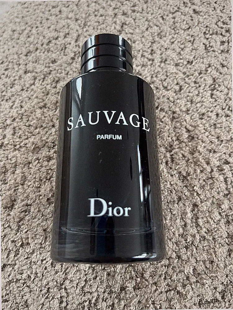 Dior Sauvage Parfum Herrenparfum Flakon schwarz