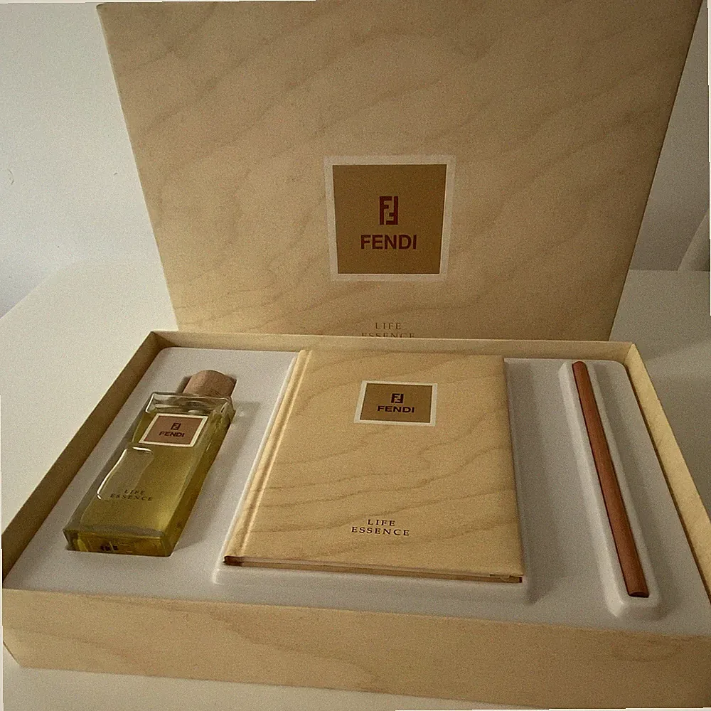 Fendi Life Essence Eau de Toilette Spray 100 ml Set RAR mit Adressbuch und Bleistift