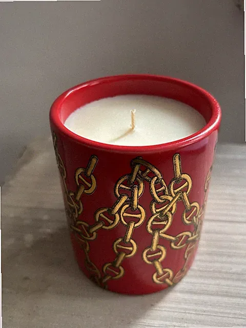 FORNASETTI Profumi Catene OTTO Duftkerze 300g in Rot/Gold