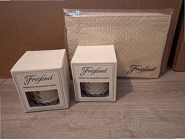 Freixenet Prosecco Duftkerzen x 2 & Strohhalm Clutch Beutel