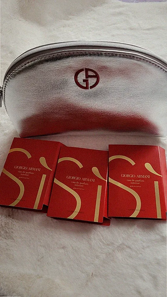 Giorgio Armani Parfums Edle Beautytasche silber+3 Armani Si Duftsprays
