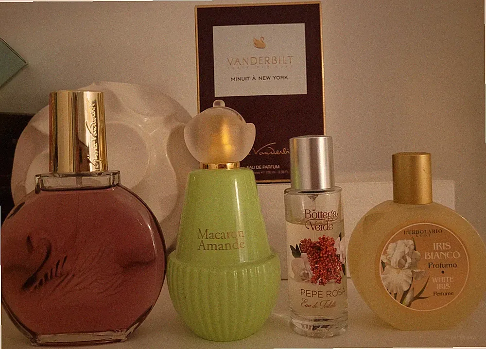 Gloria Vanderbilt, Bottega Verde, L'Erbolario Iris Bianco Damen Parfum Konvolut