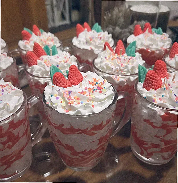 Handmade Vegan Coconut Wax Candle - Strawberry Cup Fragrance 300ml