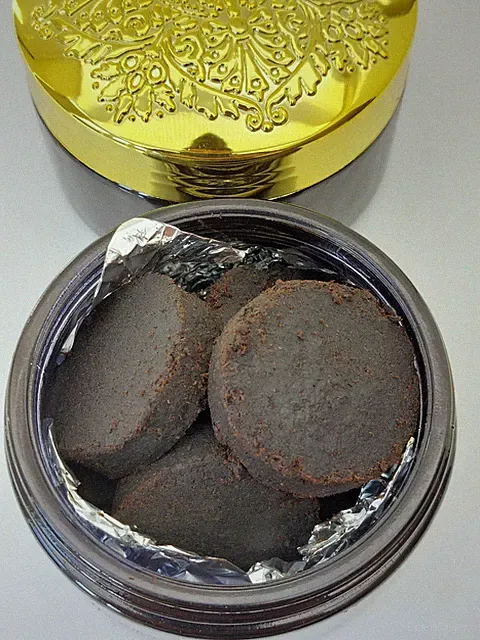 HAUSGEMACHTE BAKHOOR MOUJA 110g hochwertiger Bakhoor Räucherstäbchen