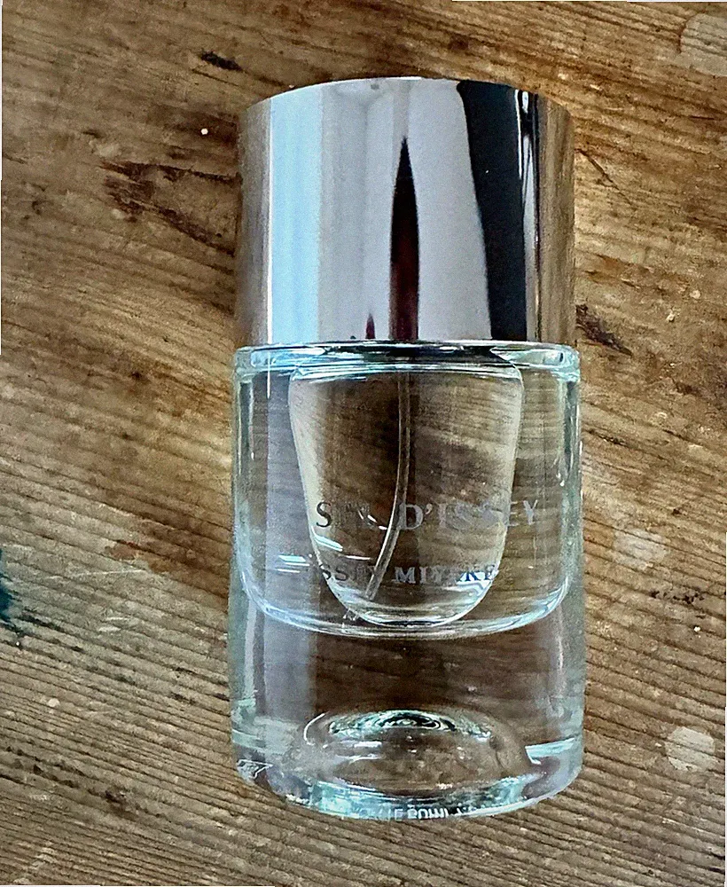 Issey Miyake Le Sel d'Issey Eau de Toilette Spray 50 ml Normale Größe C2628A