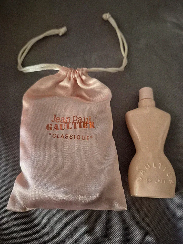 KLASSISCHE PARFÜMMILCH VON JEAN PAUL GAULTIER IN ROSA TASCHE - 40 ML
