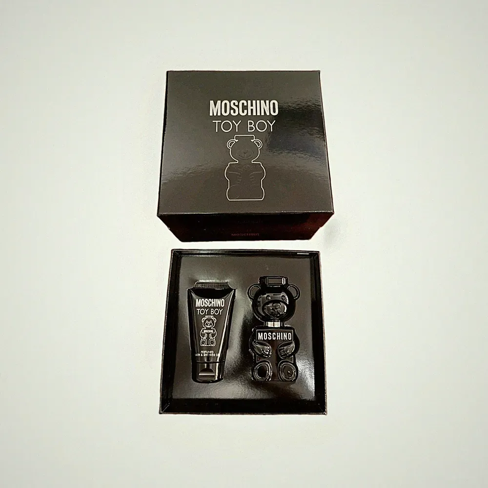 Moschino Toy Boy Geschenkset Eau De Parfum 30 ml + Bath & Shower Gel 50 ml