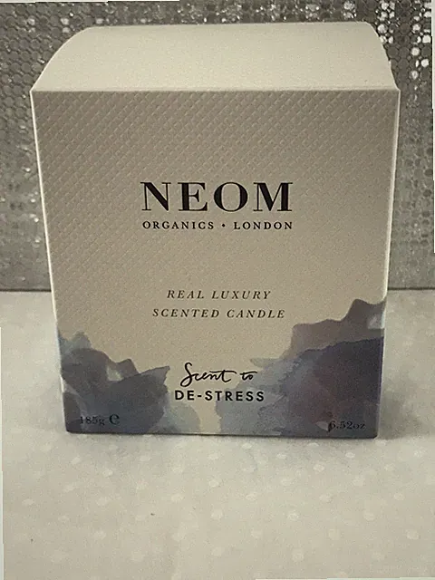 Neom Organics Real Luxury Duftkerze (1 Docht) Duft zum Stressabbau 185g verpackt