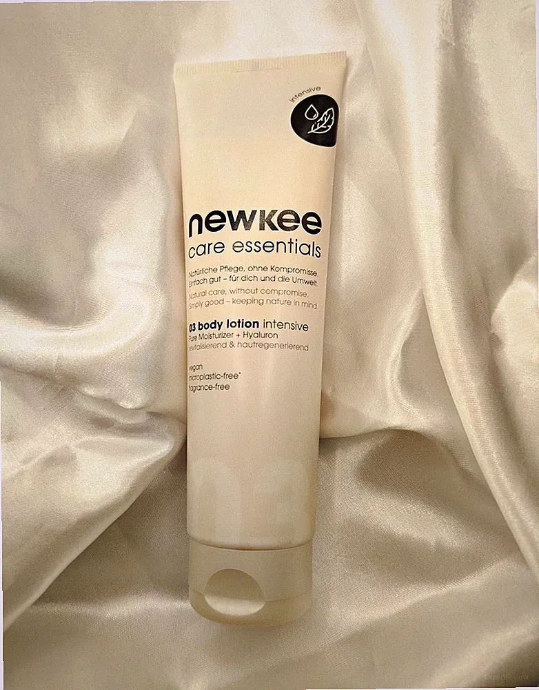 newkee care essentials Bodylotion ohne Duft vegan Panthenol Sheabutter 150 ml