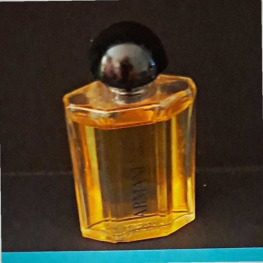 Parfum-Miniaturflakon Armani gelb/amber, schwarzem Kugelverschluss ab 1960, 5ml