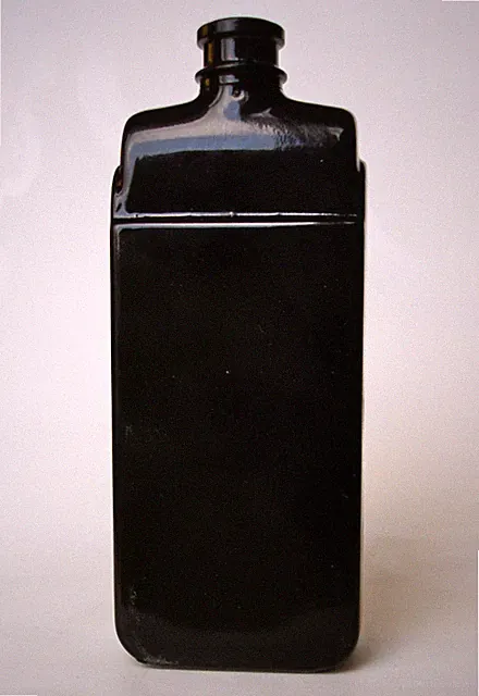Partie/Restposten Parfum-Flacons 50 ml, ca. 5500 Stück, 15 Crimp, schwarzes Glas