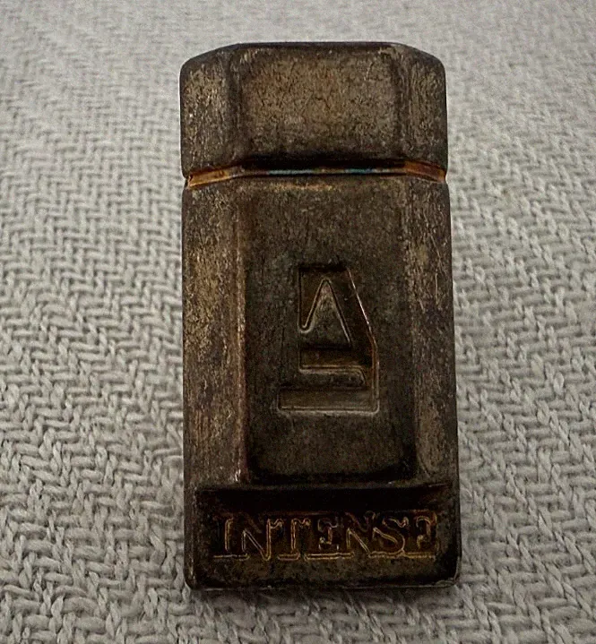 PIN AZZARO INTENSE Vintage Pin Parfumflakon Arthus Bertrand Paris Sammlerstück