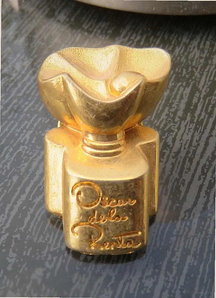 Pin: Parfumflakon ****** d'Oscar von Oscar de la Renta Metall vergoldet