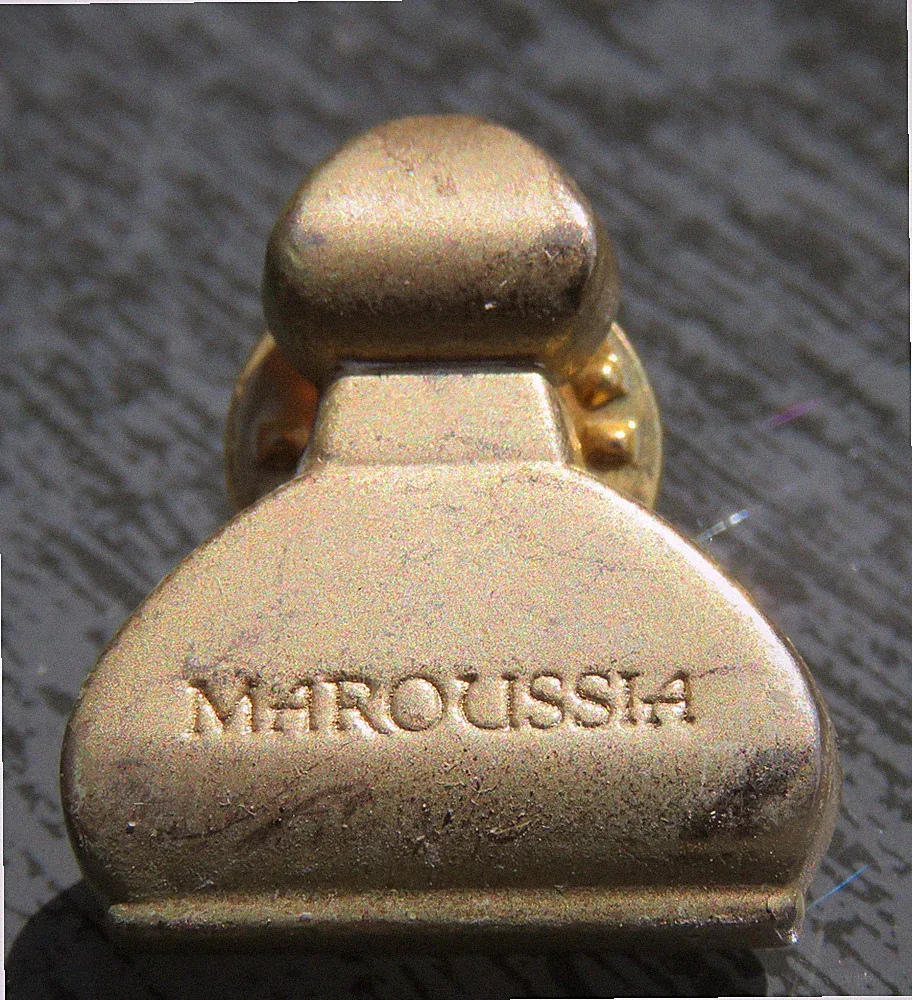 Pin: Parfumflakon Maroussia von Slava Zaïtsev Metall vergoldet