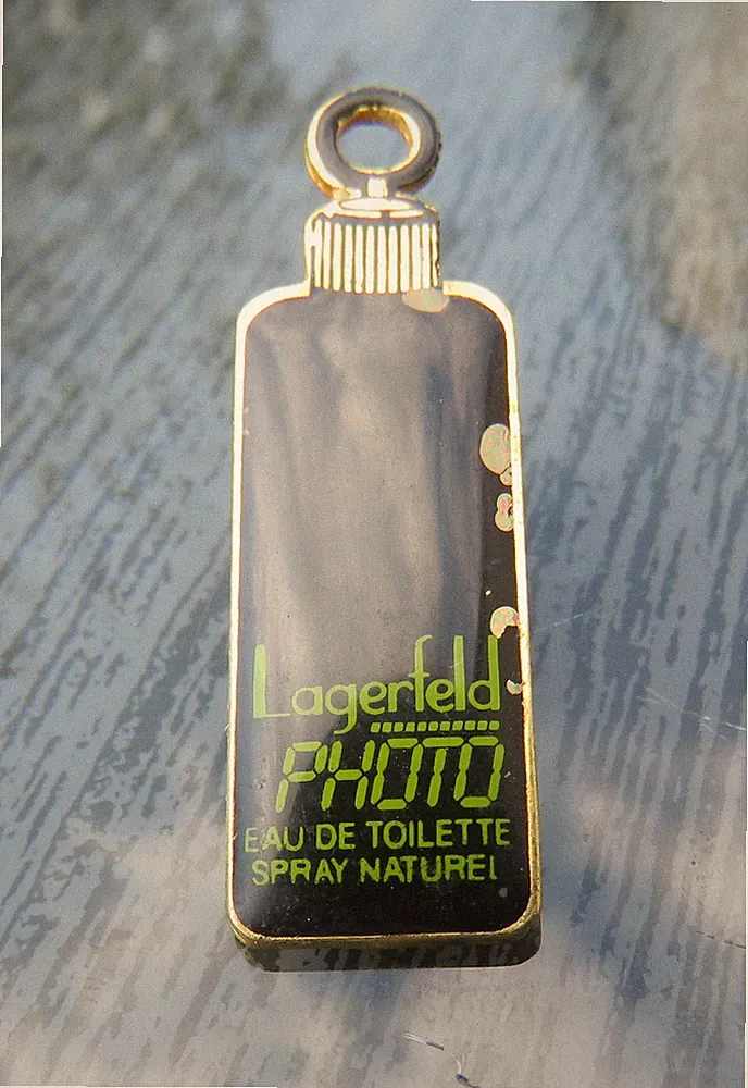 Pin: Parfumflakon Photo von Karl Lagerfeld