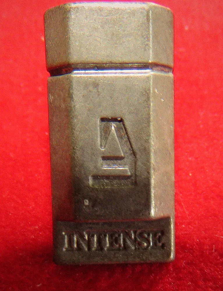 Pin: Parfumflakon Pour Homme Intense von Azzaro Metall silberfarben