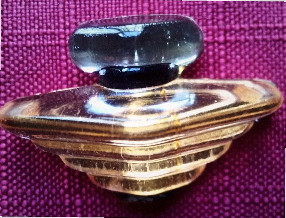 Pin's Parfum Haute Couture Trésor de Lancôme Paris (signiert) (230)