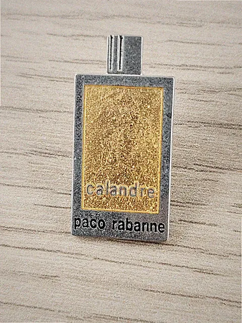 pins pins pins parfum kühlergrill paco rabanne metall emailliert