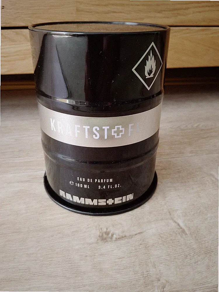 Rammstein KRAFTSTOFF Eau de Parfum 100 ml EdP Spray in Blechdose für Herren.