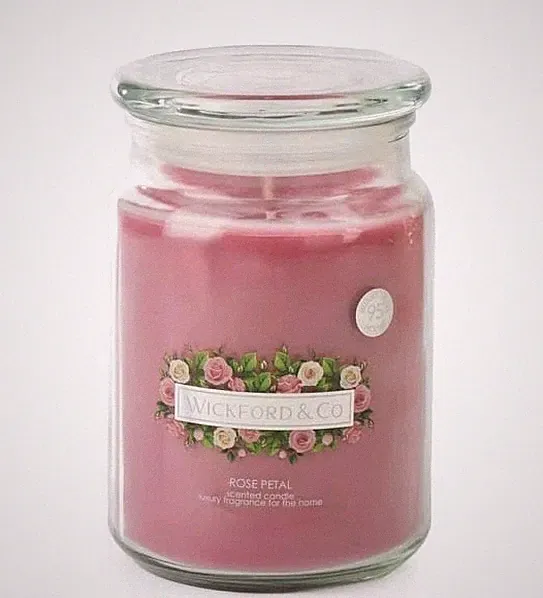 Rose Petal Wickford & Co große Kerze im Glas 95 Stunden lange Brenndauer Duft Raumduft
