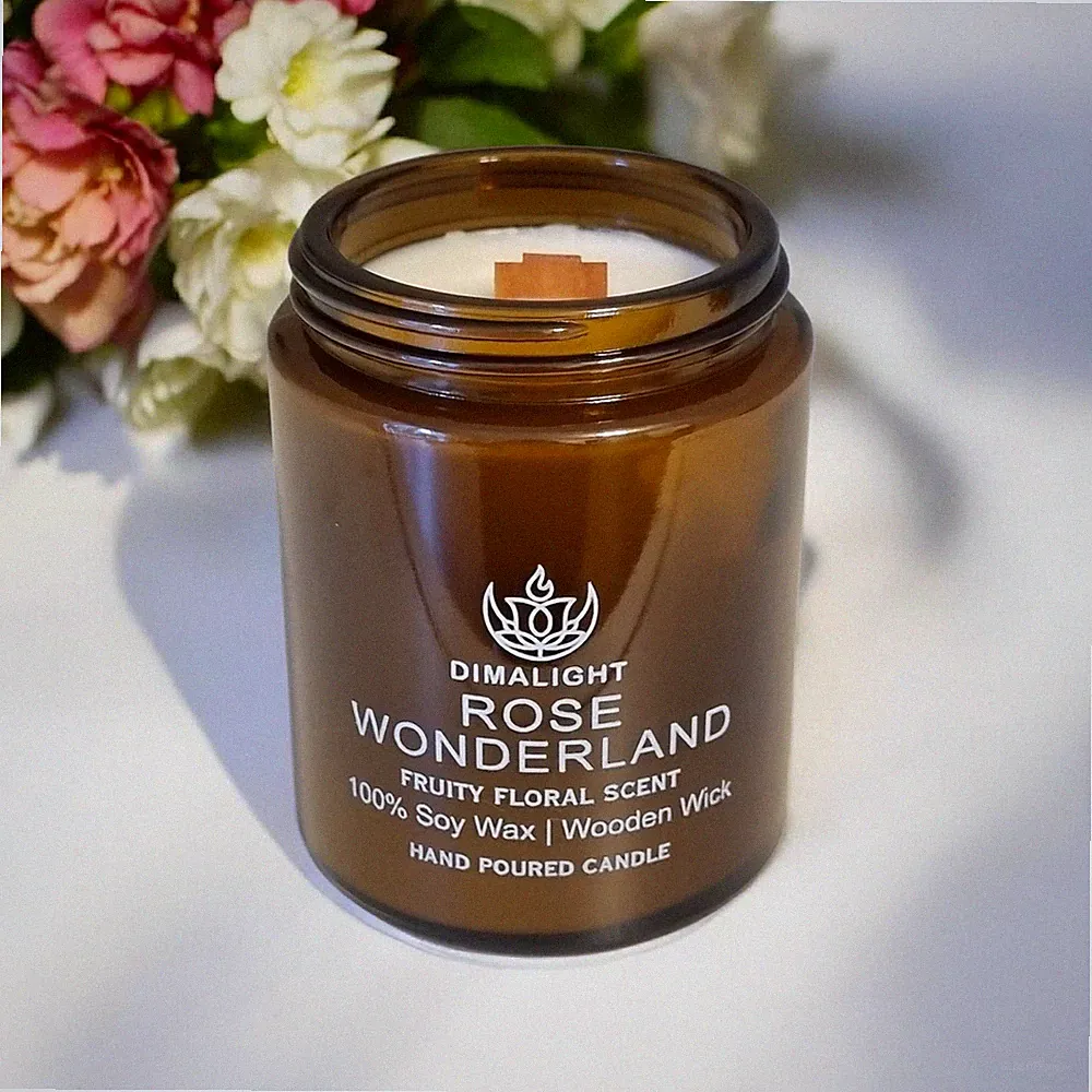 Rose Wonderland Duftkerze aus Sojawachs, Holzdocht, fruchtig blumiger Duft