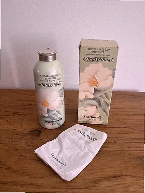 Vintage Anais Anais Perfumed After Dusting Powder by Cacharel OVP Rare!