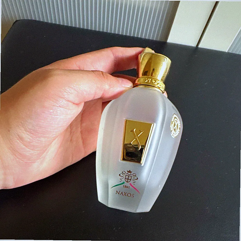 Xerjoff Naxos Eau de Parfum leerer Parfümflakon Frostglas goldfarb. Kappe
