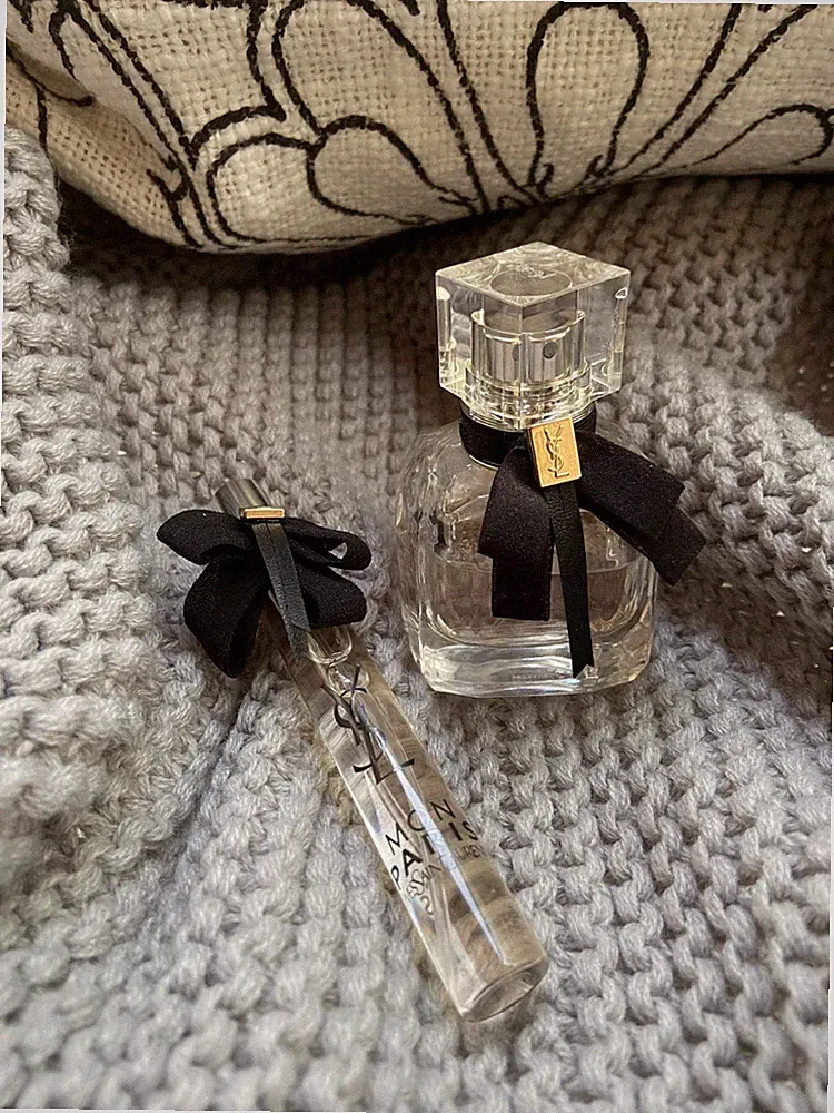 YVES SAINT LAURENT Mon Paris 30 ml Eau de Parfum + ZERSTÄUBER FÜR DIE Tasche NEU